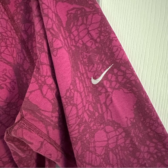 Size L Nike Dri-Fit Pink Women’s Printed Scoop Neck Long Sleeves Athletic Top - Picture 4 of 5
